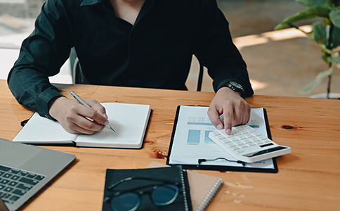 ?？谛∫?guī)模代理記賬多少錢一年？