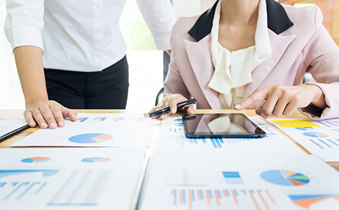 ?？趫?zhí)照代辦服務(wù)費(fèi)用