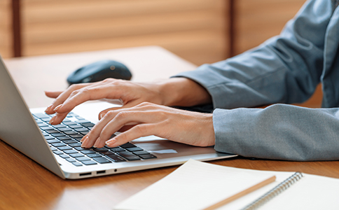 ?？谧?cè)餐飲公司的具體流程