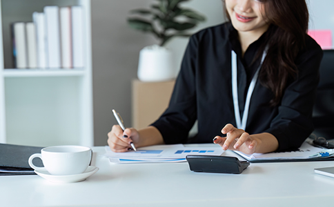 ?？诠咀?cè)費(fèi)用