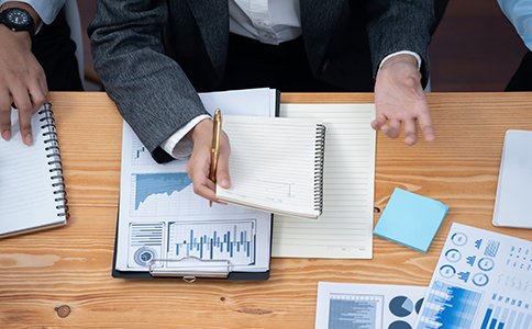 ?？谧?cè)分公司流程