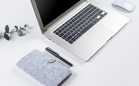 ?？谧怨?></p><h3>三、注冊過程中需要注意的事項</h3><p>1. 資料準(zhǔn)確性</p><p>提交的注冊資料必須真實、準(zhǔn)確。任何虛假信息或不完整的資料，都可能導(dǎo)致注冊失敗或延誤注冊進程。</p><p>2. 公司章程的制定</p><p>公司章程不僅是公司運營的基礎(chǔ)文件，也是股東之間權(quán)益的保障。因此，在編寫公司章程時，應(yīng)確保符合公司的實際情況，并合理劃分股東權(quán)利和義務(wù)。</p><p>3. 注冊地址合法性</p><p>地址證明是注冊過程中一個不可忽視的環(huán)節(jié)。確保所提供的注冊地址符合?？谑泄ど坦芾聿块T的規(guī)定，避免因地址問題導(dǎo)致注冊延誤。</p><p>4. 專業(yè)幫助</p><p>如果你不熟悉注冊流程或不清楚所需的具體資料，可以選擇委托專業(yè)的注冊服務(wù)公司或會計師事務(wù)所提供幫助。通過專業(yè)機構(gòu)，你可以更加高效、順利地完成注冊。</p><h3>四、總結(jié)</h3><p>通過以上介紹，相信你對“海口注冊公司需要哪些資料”已經(jīng)有了全面的了解。準(zhǔn)備好這些資料后，你就可以順利申請注冊公司，并開始你的創(chuàng)業(yè)之路。</p><p>如果你對?？诠咀缘木唧w流程、所需材料或其他相關(guān)事宜仍有疑問，歡迎隨時咨詢?？阢茣嫛Ｎ覀兲峁I(yè)的注冊服務(wù)，幫助你快速高效地完成注冊工作，讓你專注于公司的經(jīng)營和發(fā)展。無論是公司注冊、財務(wù)代理還是稅務(wù)咨詢，我們都能為你提供全方位的支持。</p><div   id=