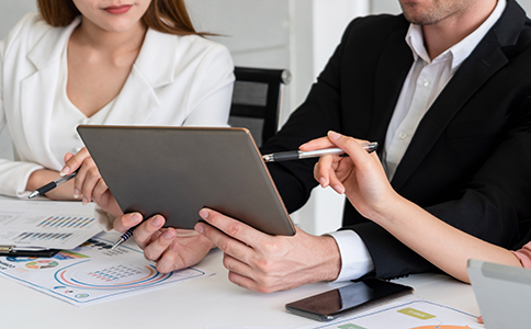 ?？谧匝b潢公司的前置條件