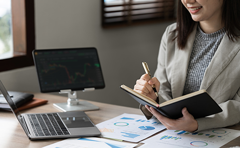 ?？谧杂邢薰镜牧鞒滩襟E