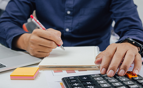 ?？谧?cè)工作室的主要流程