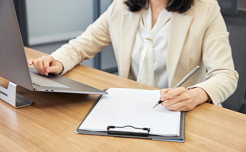 ?？谧?cè)工作室的費(fèi)用構(gòu)成