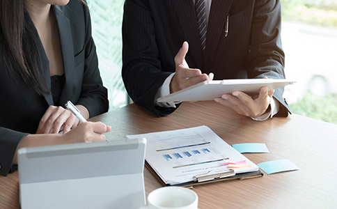 ?？谧钥萍脊镜膬?yōu)勢