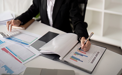 注冊?？谟邢薰镜幕緱l件