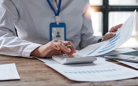 ?？谧?cè)化妝品公司流程