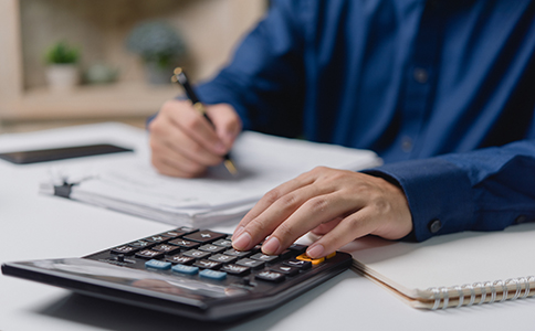 ?？谧?cè)商貿(mào)有限公司費(fèi)用分析