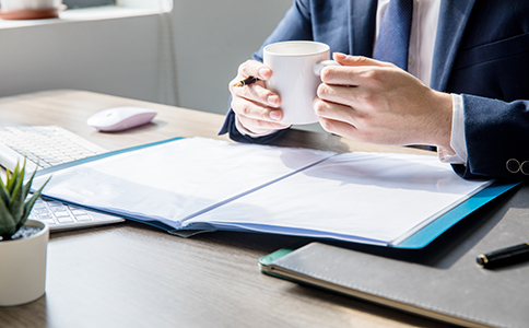 ?？谧?cè)保理公司所需材料