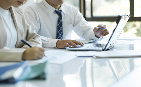 ?？谧?cè)汽車租賃公司需要的條件