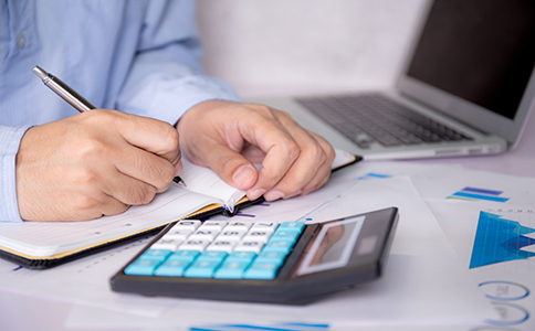 ?？谧?cè)汽車租賃公司流程