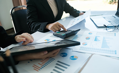 ?？谧陨藤Q(mào)公司的費用說明